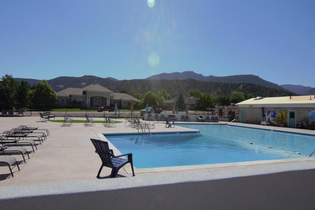 Tacit Shadow Resort Shangri-La King Suite, Gym, Coffee Bar, Hot-Tub, Free Laundry, Food Available Parowan Exterior foto